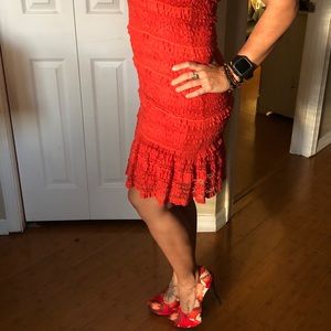 👗 Vintage, lace, cocktail-length dress🤩